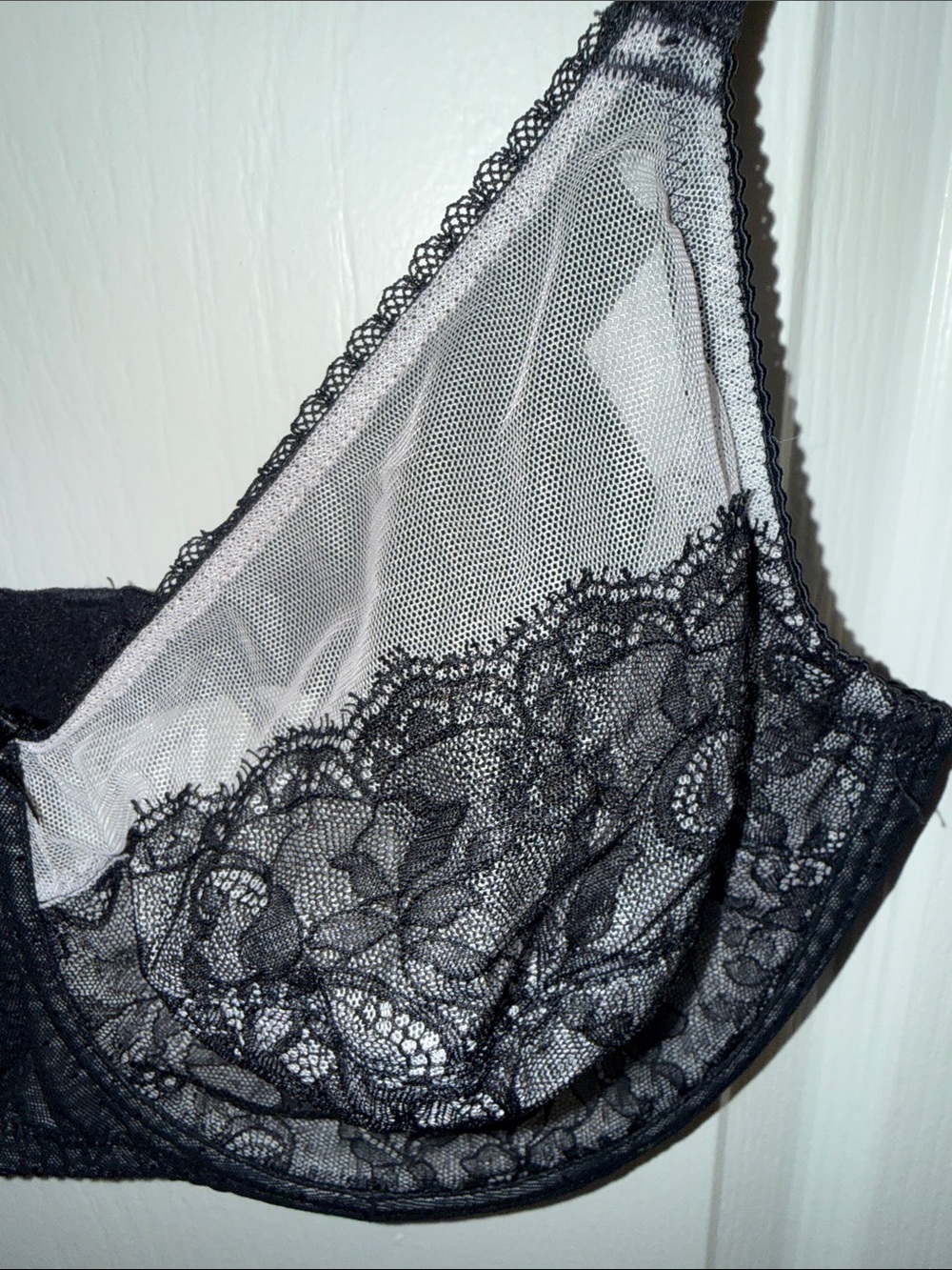 Wacoal Black Lace Underwire Bra with Sheer Panels - Picture 3 of 6
